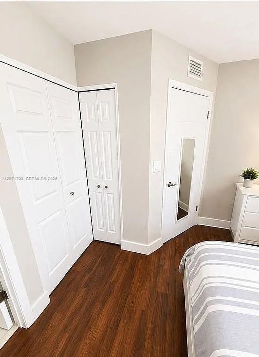 For Sale: $475,000 (2 beds, 2 baths, 979 Square Feet)