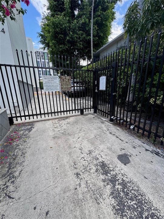 For Rent: $1,890 (1 beds, 1 baths, 658 Square Feet)