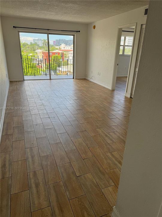 For Rent: $1,890 (1 beds, 1 baths, 658 Square Feet)