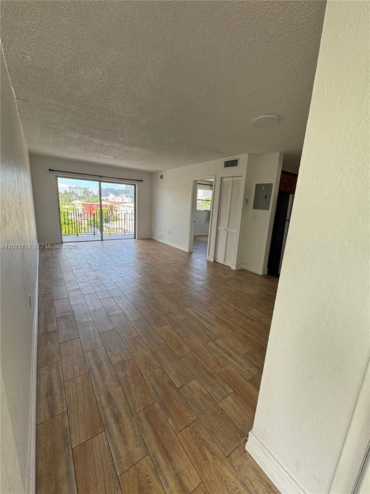 For Rent: $1,890 (1 beds, 1 baths, 658 Square Feet)
