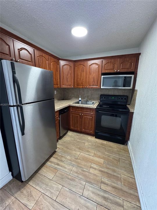 For Rent: $1,890 (1 beds, 1 baths, 658 Square Feet)