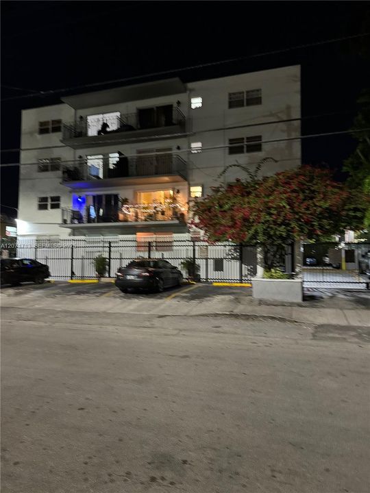For Rent: $1,890 (1 beds, 1 baths, 658 Square Feet)