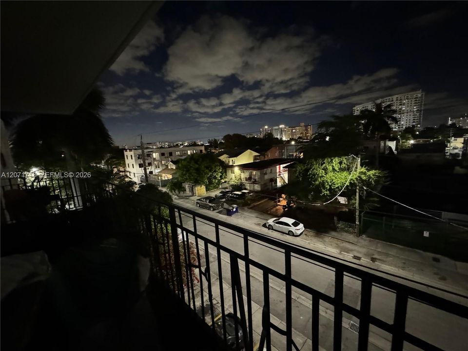 For Rent: $1,890 (1 beds, 1 baths, 658 Square Feet)