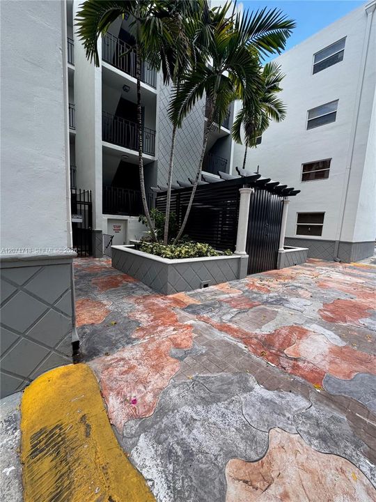 For Rent: $1,890 (1 beds, 1 baths, 658 Square Feet)