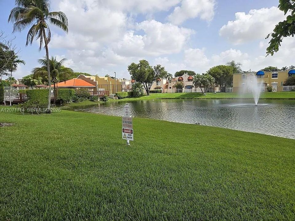 For Rent: $2,899 (2 beds, 2 baths, 979 Square Feet)