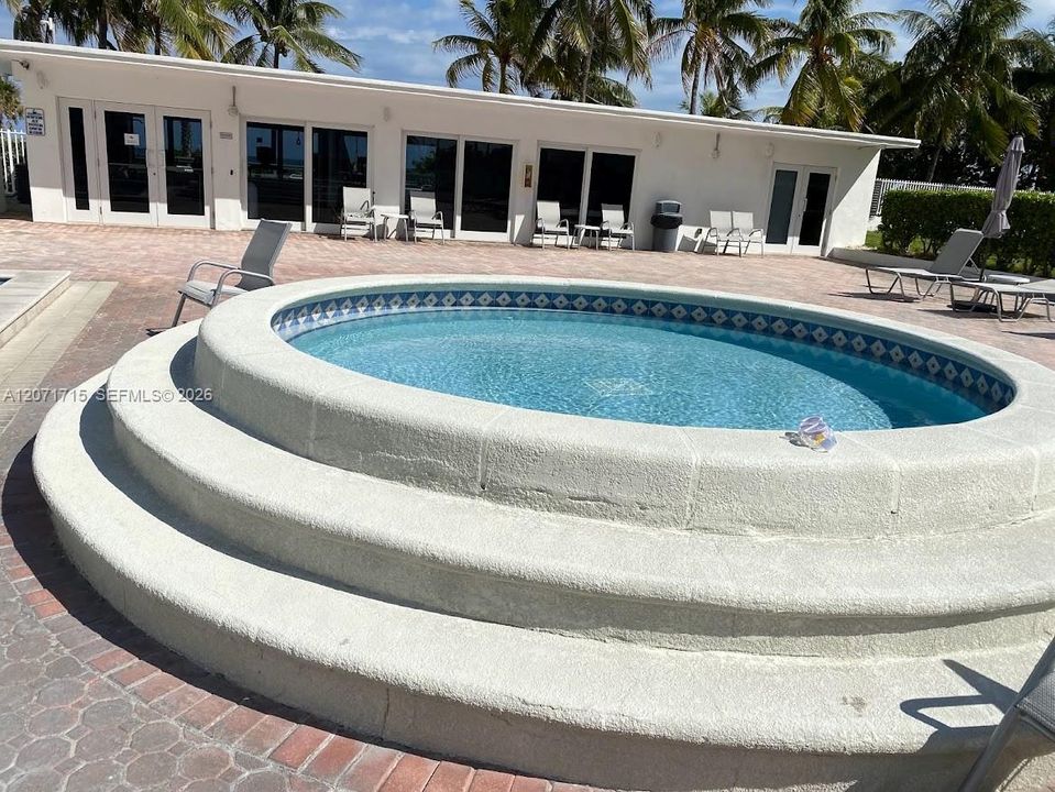 For Rent: $3,400 (2 beds, 2 baths, 1026 Square Feet)