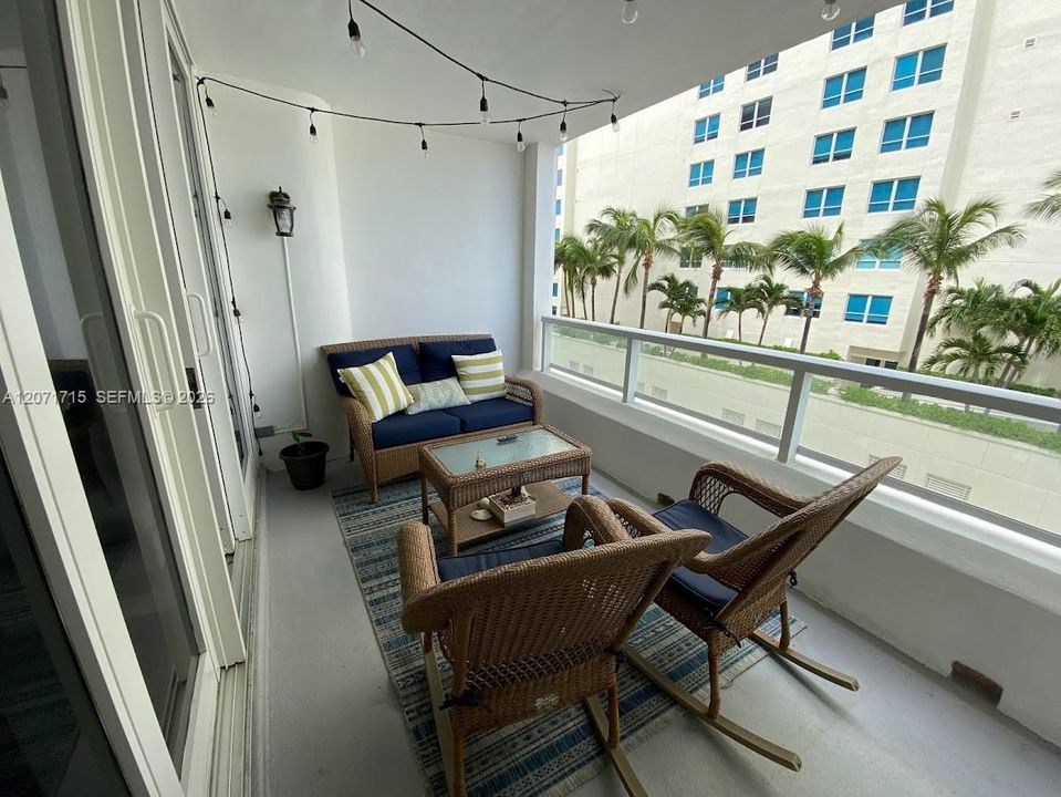 For Rent: $3,400 (2 beds, 2 baths, 1026 Square Feet)
