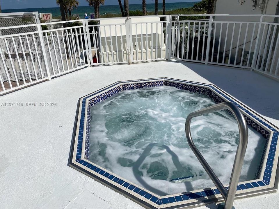 For Rent: $3,400 (2 beds, 2 baths, 1026 Square Feet)