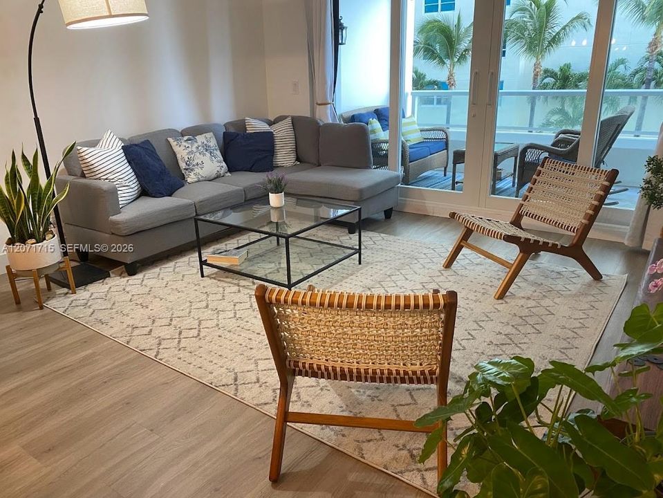 For Rent: $3,400 (2 beds, 2 baths, 1026 Square Feet)