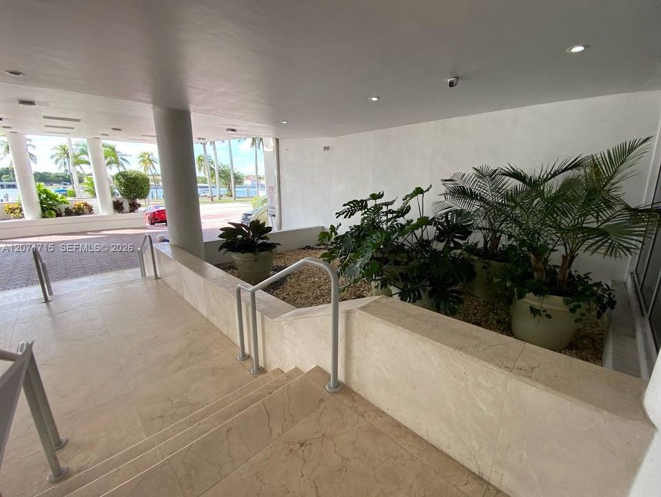 For Rent: $3,400 (2 beds, 2 baths, 1026 Square Feet)