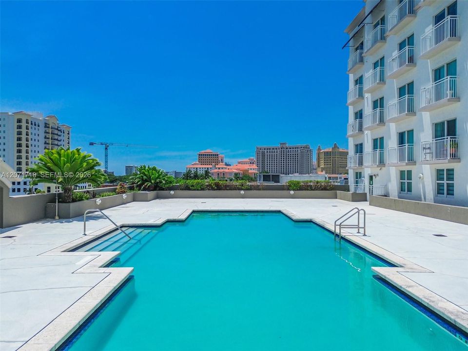 For Sale: $305,000 (1 beds, 1 baths, 762 Square Feet)