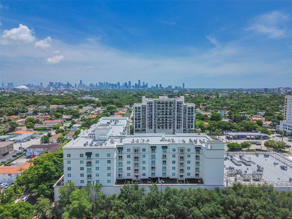 For Sale: $305,000 (1 beds, 1 baths, 762 Square Feet)
