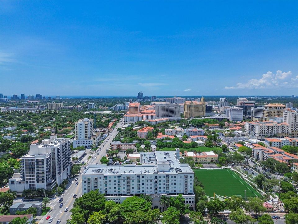For Sale: $305,000 (1 beds, 1 baths, 762 Square Feet)