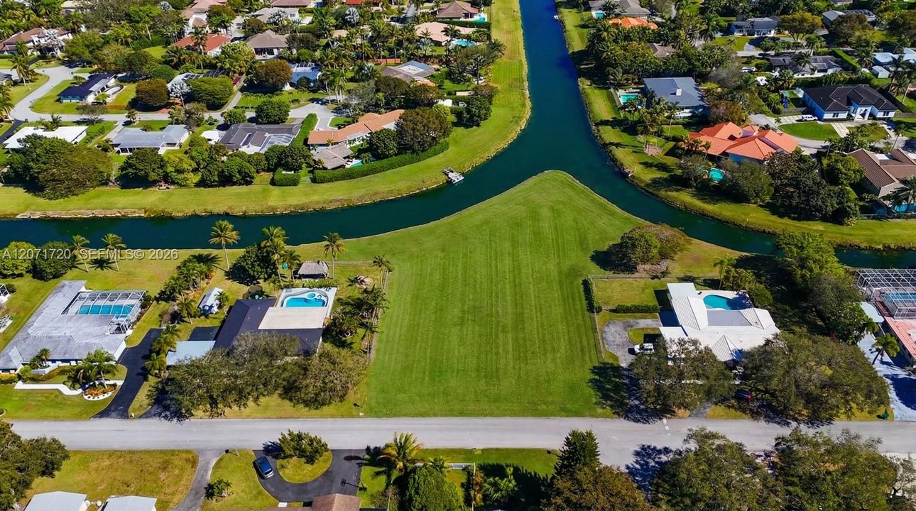 For Sale: $1,050,000 (0.51 acres)