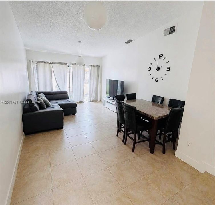 В аренду: $2,400 (2 спален, 1 ванн, 1466 Квадратных фут)