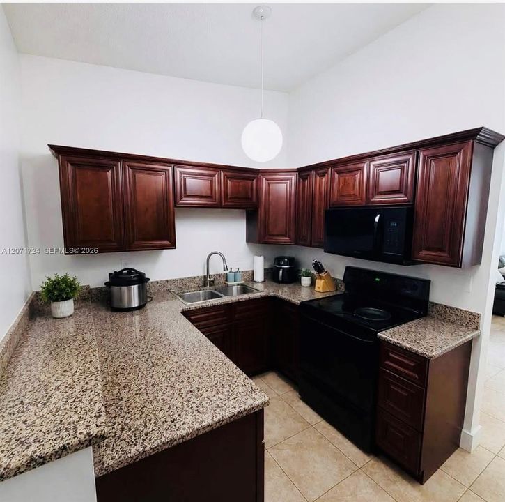 В аренду: $2,400 (2 спален, 1 ванн, 1466 Квадратных фут)