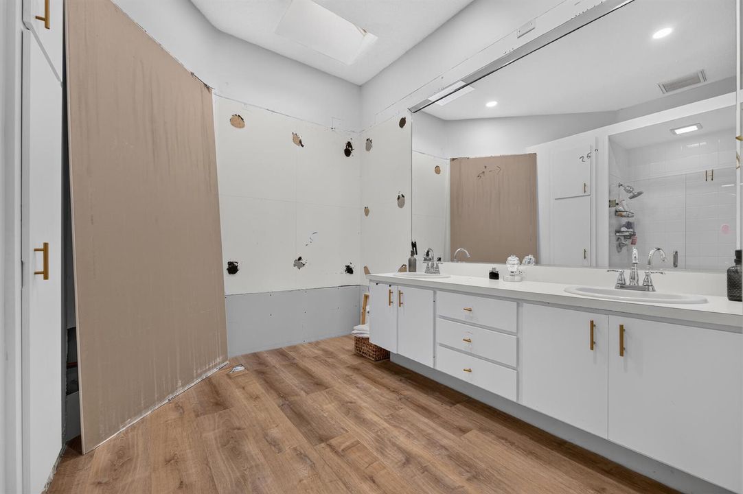 Owners bath