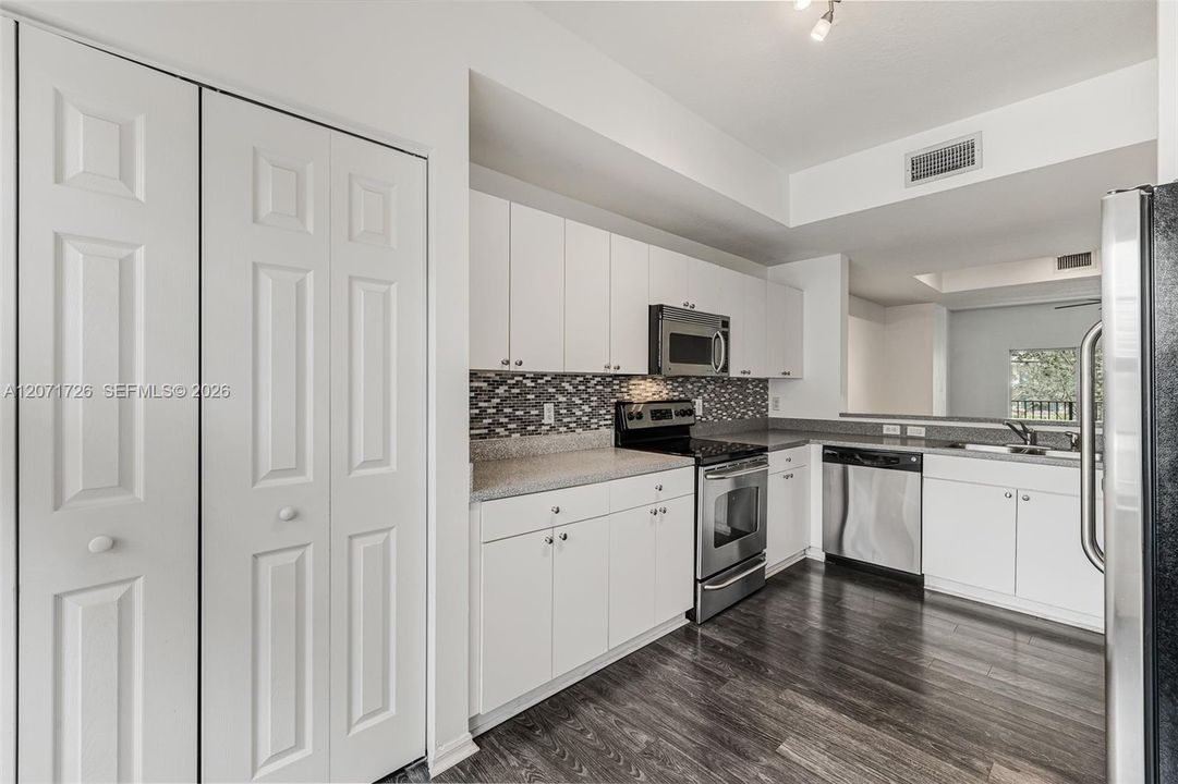 For Rent: $3,500 (2 beds, 2 baths, 1282 Square Feet)