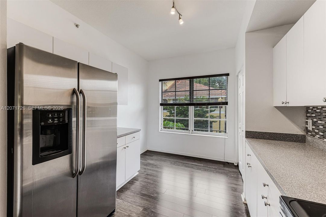 For Rent: $3,500 (2 beds, 2 baths, 1282 Square Feet)