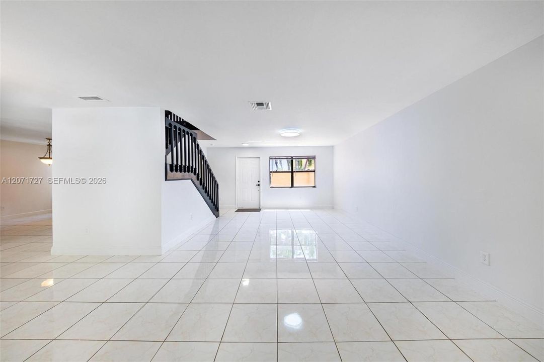 En Renta: $3,875 (5 camas, 3 baños, 2480 Pies cuadrados)