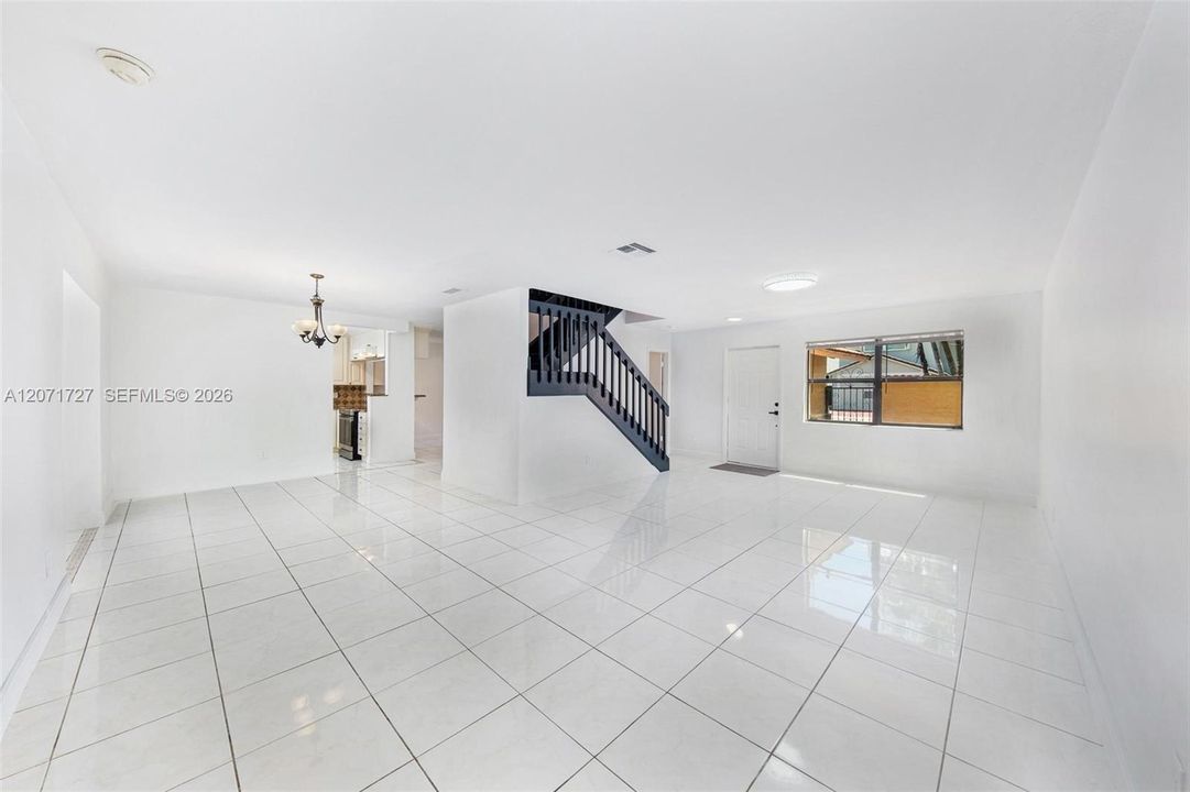 En Renta: $3,875 (5 camas, 3 baños, 2480 Pies cuadrados)