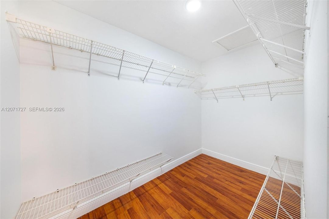 En Renta: $3,875 (5 camas, 3 baños, 2480 Pies cuadrados)