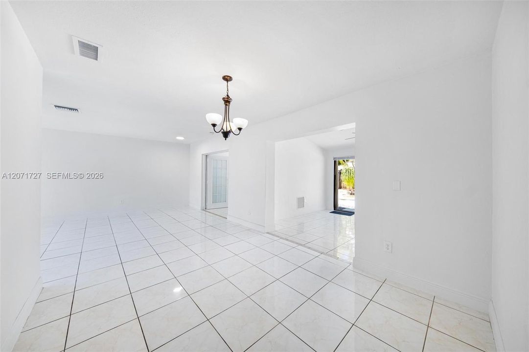 En Renta: $3,875 (5 camas, 3 baños, 2480 Pies cuadrados)