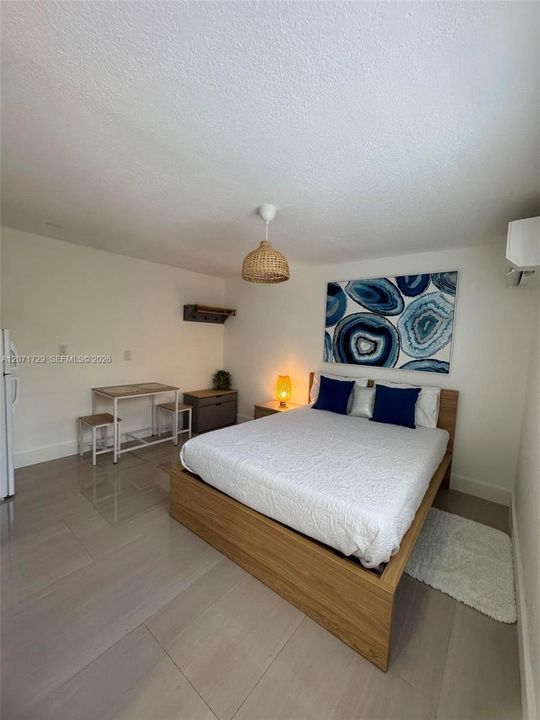 For Rent: $1,300 (0 beds, 1 baths, 200 Square Feet)
