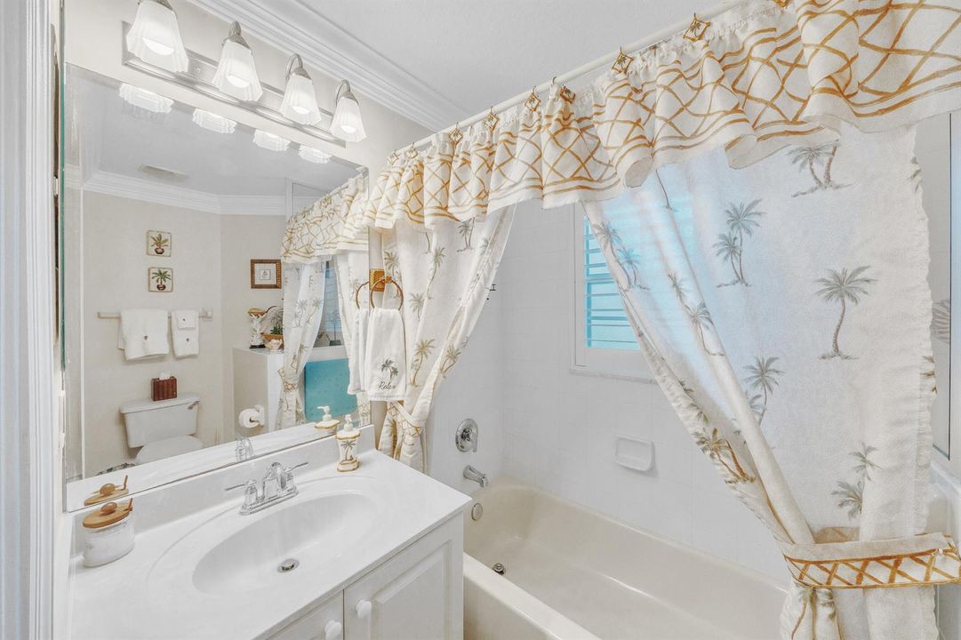 20 Guest Bathroom (2)