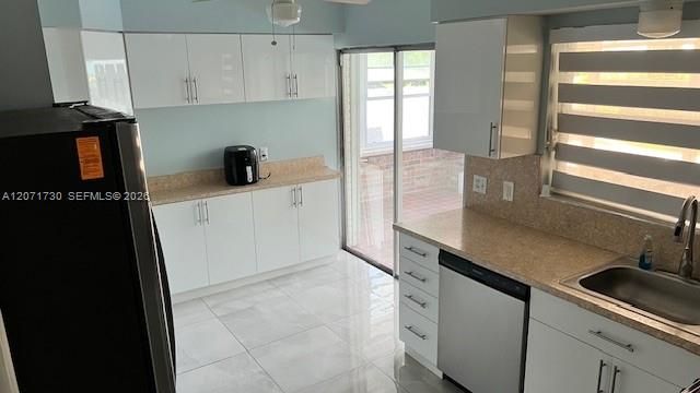 For Sale: $580,000 (3 beds, 2 baths, 1554 Square Feet)