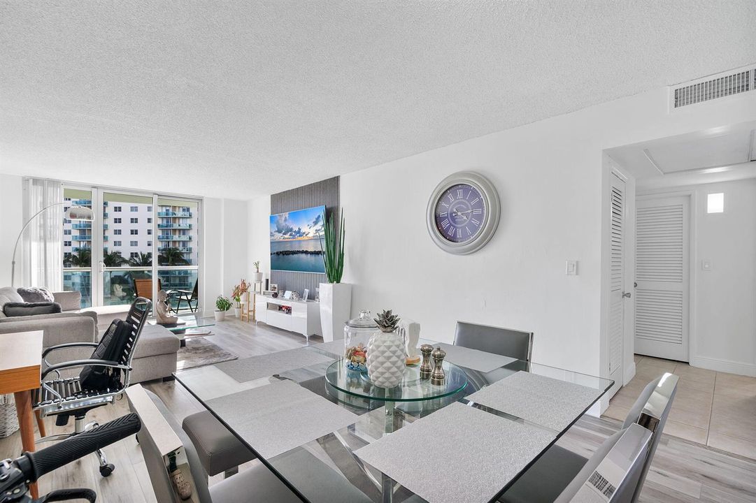 Dining – balcony perspective