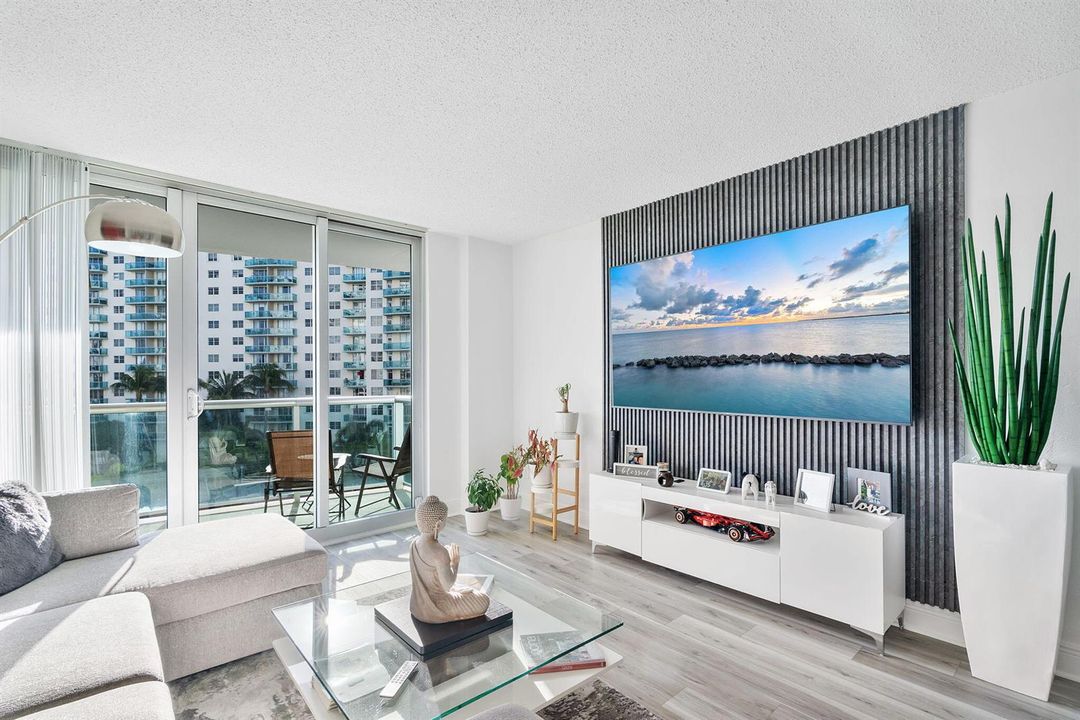 Living room – bright & airy