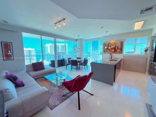 For Sale: $1,390,000 (3 beds, 3 baths, 1593 Square Feet)