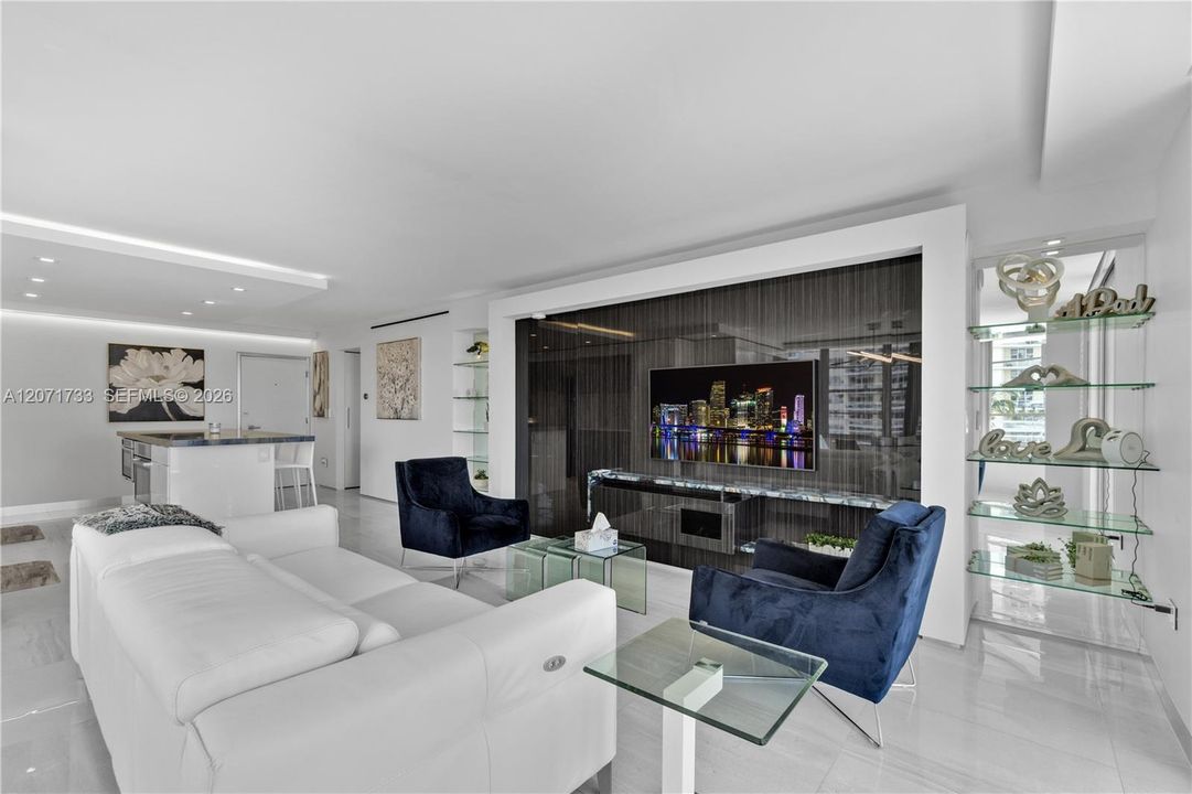 For Rent: $4,900 (1 beds, 1 baths, 912 Square Feet)