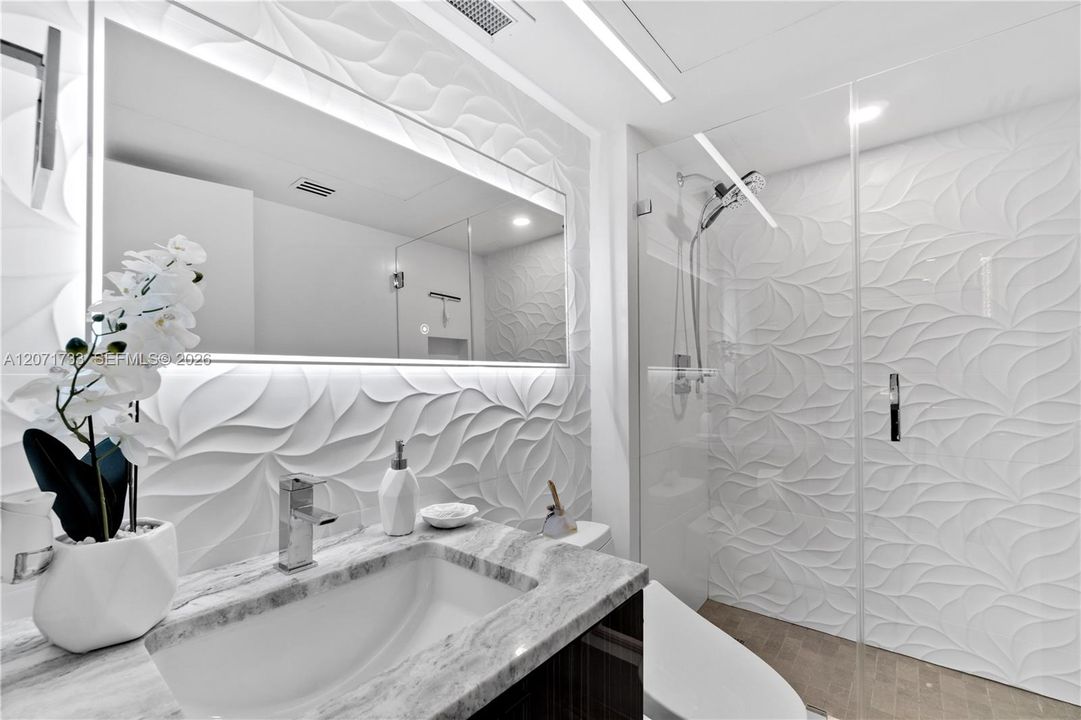 For Rent: $4,900 (1 beds, 1 baths, 912 Square Feet)