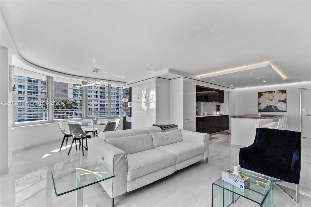 For Rent: $4,900 (1 beds, 1 baths, 912 Square Feet)