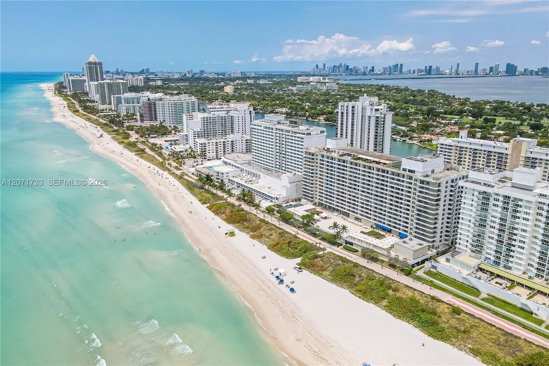 For Rent: $4,900 (1 beds, 1 baths, 912 Square Feet)