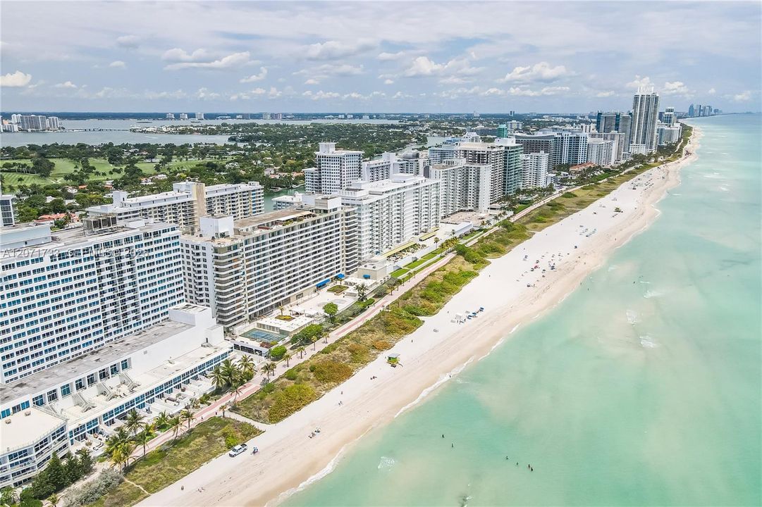 For Rent: $4,900 (1 beds, 1 baths, 912 Square Feet)