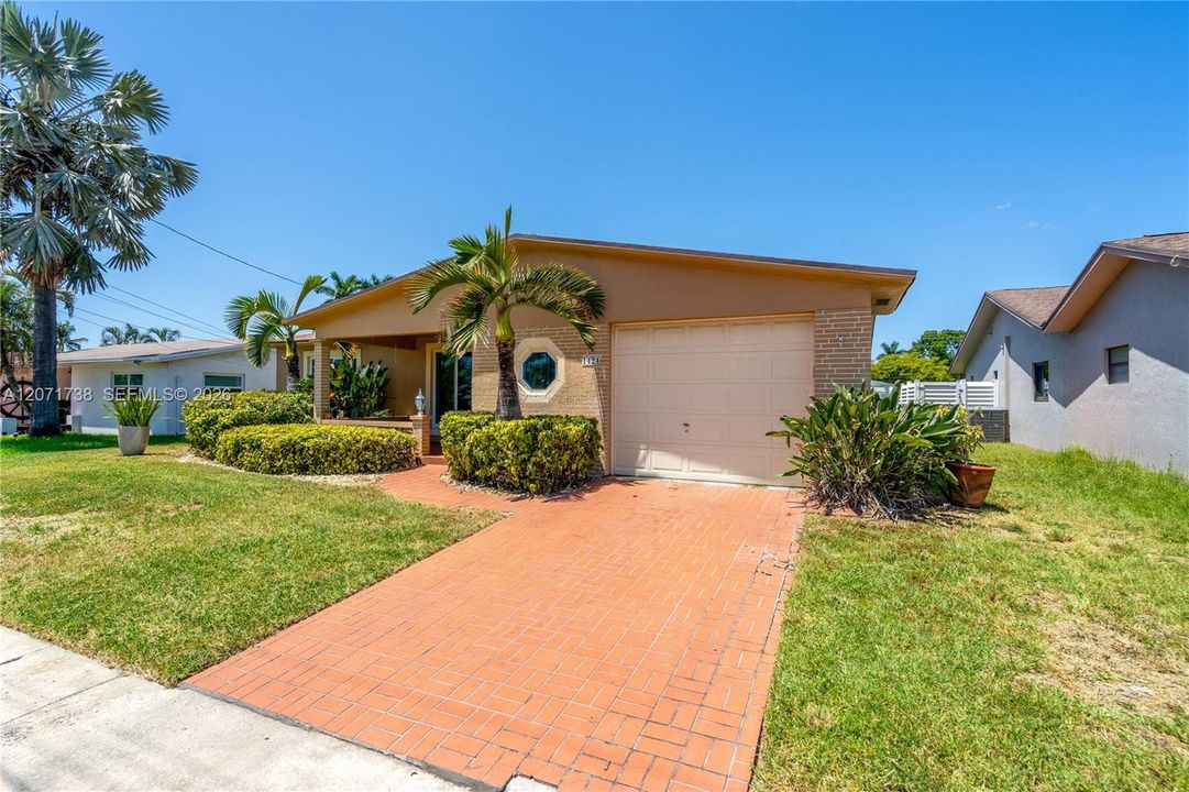 For Sale: $980,000 (3 beds, 2 baths, 1454 Square Feet)