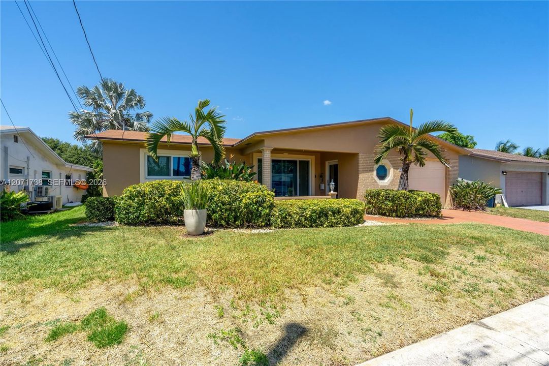 For Sale: $980,000 (3 beds, 2 baths, 1454 Square Feet)