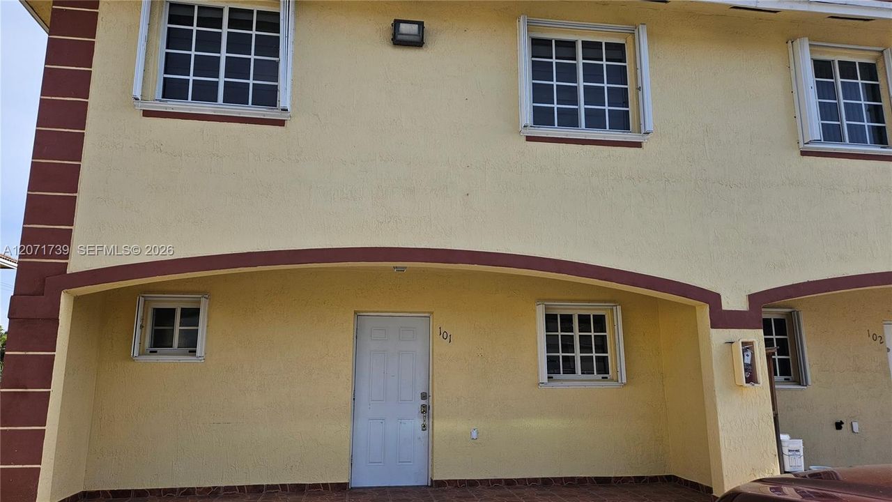 En Venta: $360,000 (3 camas, 2 baños, 1180 Pies cuadrados)