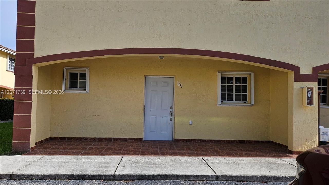 En Venta: $360,000 (3 camas, 2 baños, 1180 Pies cuadrados)