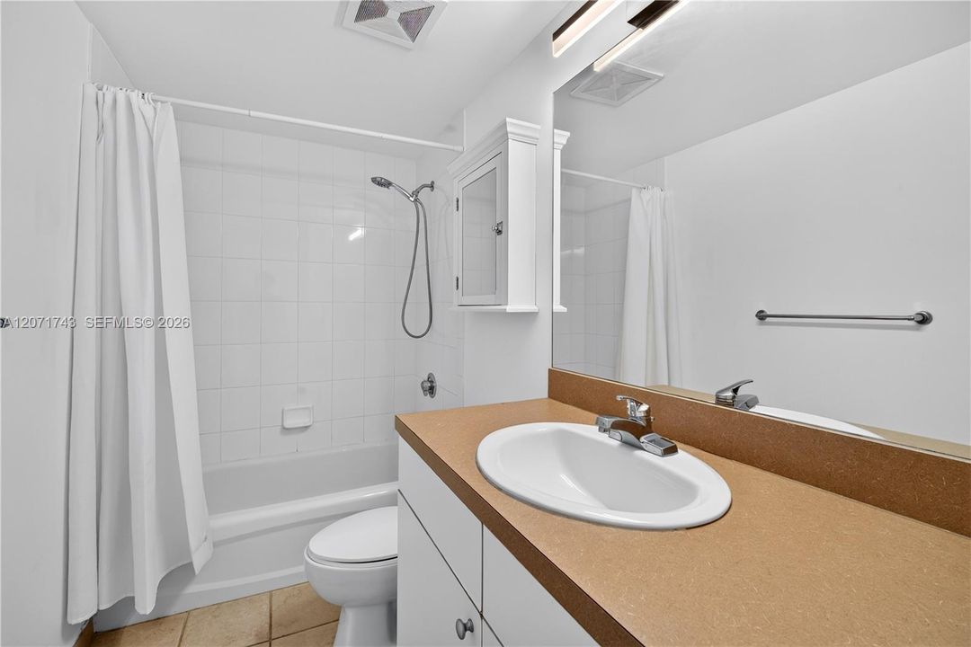 For Rent: $3,600 (2 beds, 2 baths, 1023 Square Feet)