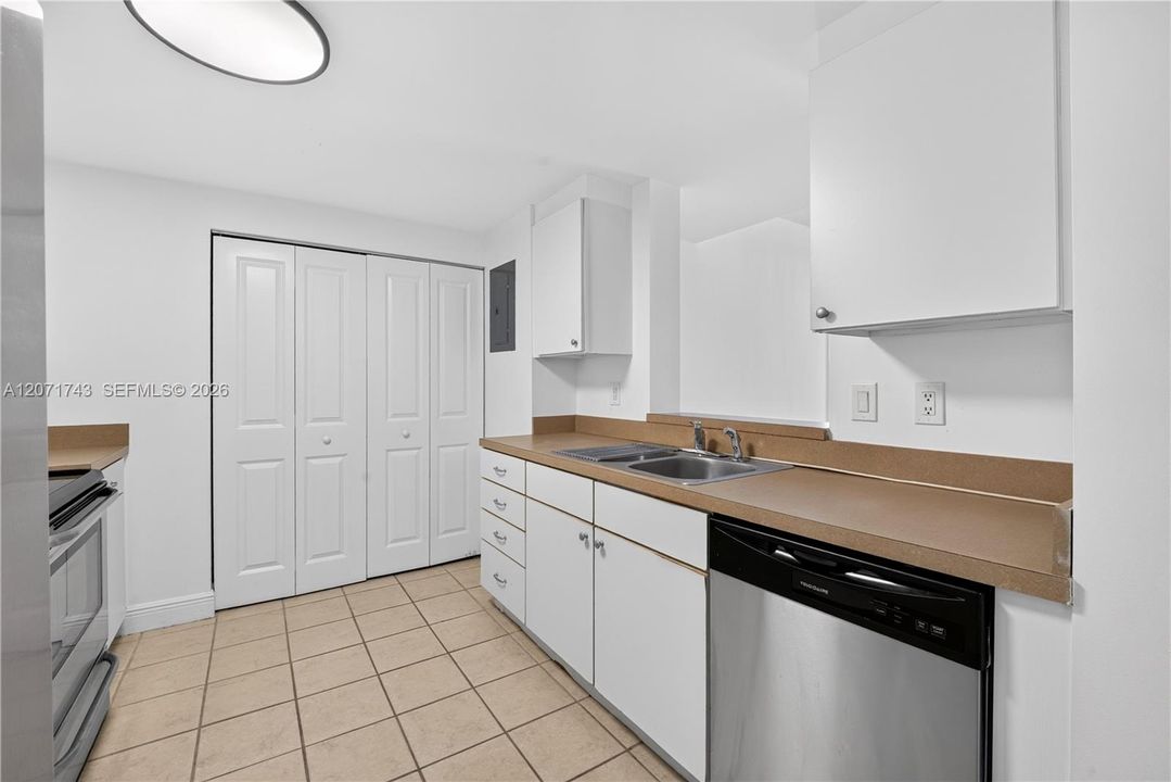 For Rent: $3,600 (2 beds, 2 baths, 1023 Square Feet)
