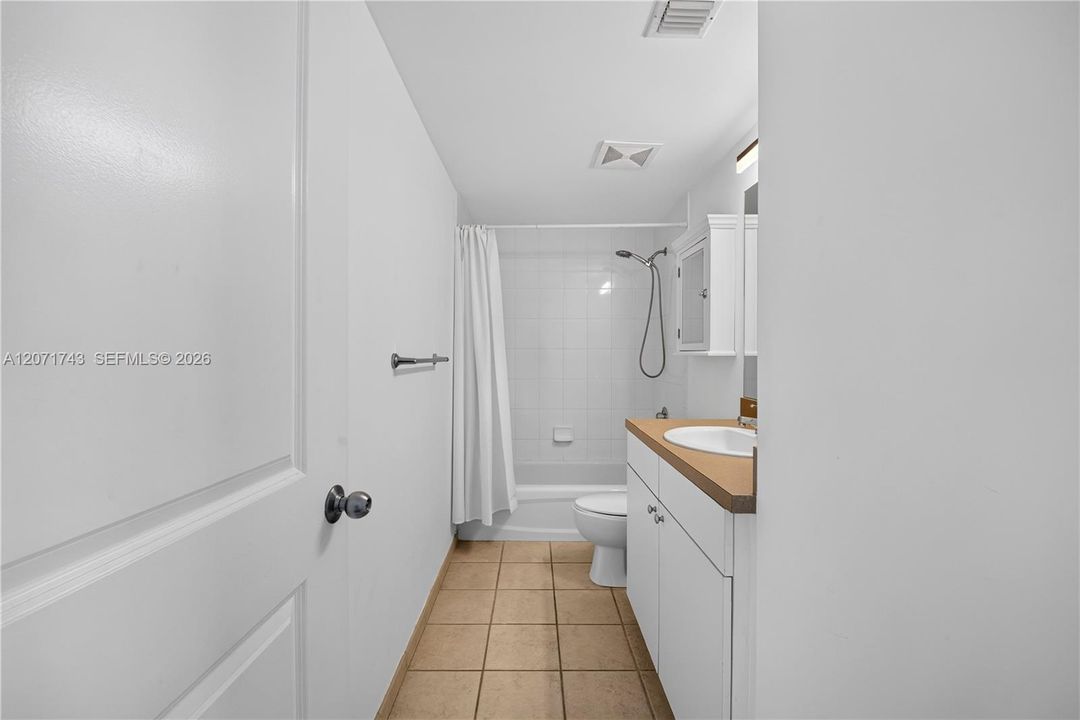 For Rent: $3,600 (2 beds, 2 baths, 1023 Square Feet)