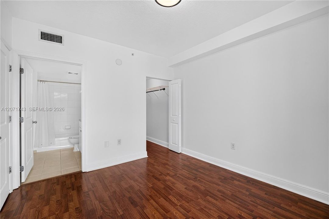 For Rent: $3,600 (2 beds, 2 baths, 1023 Square Feet)