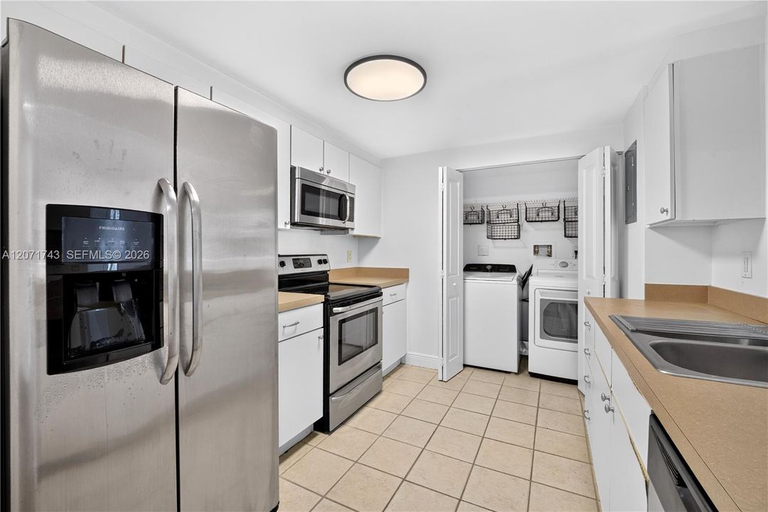 For Rent: $3,600 (2 beds, 2 baths, 1023 Square Feet)