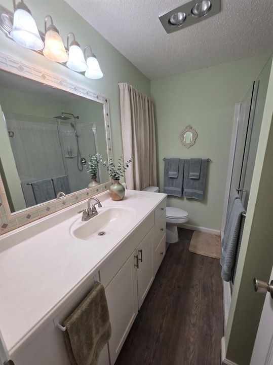 1707-bathroom2