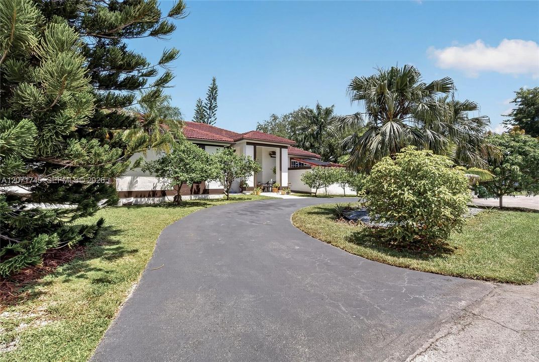 For Sale: $1,395,000 (4 beds, 4 baths, 3738 Square Feet)