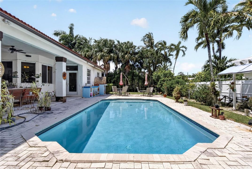 For Sale: $1,395,000 (4 beds, 4 baths, 3738 Square Feet)